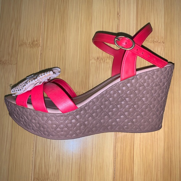 Wedge Heels - Picture 2 of 4